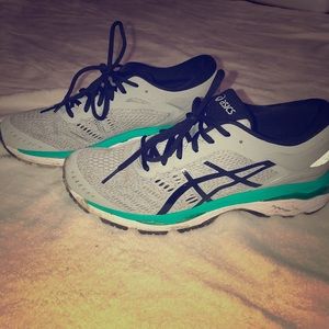 ASICS SIZE 9.5 SNEAKERS MAKE ME AN OFFER